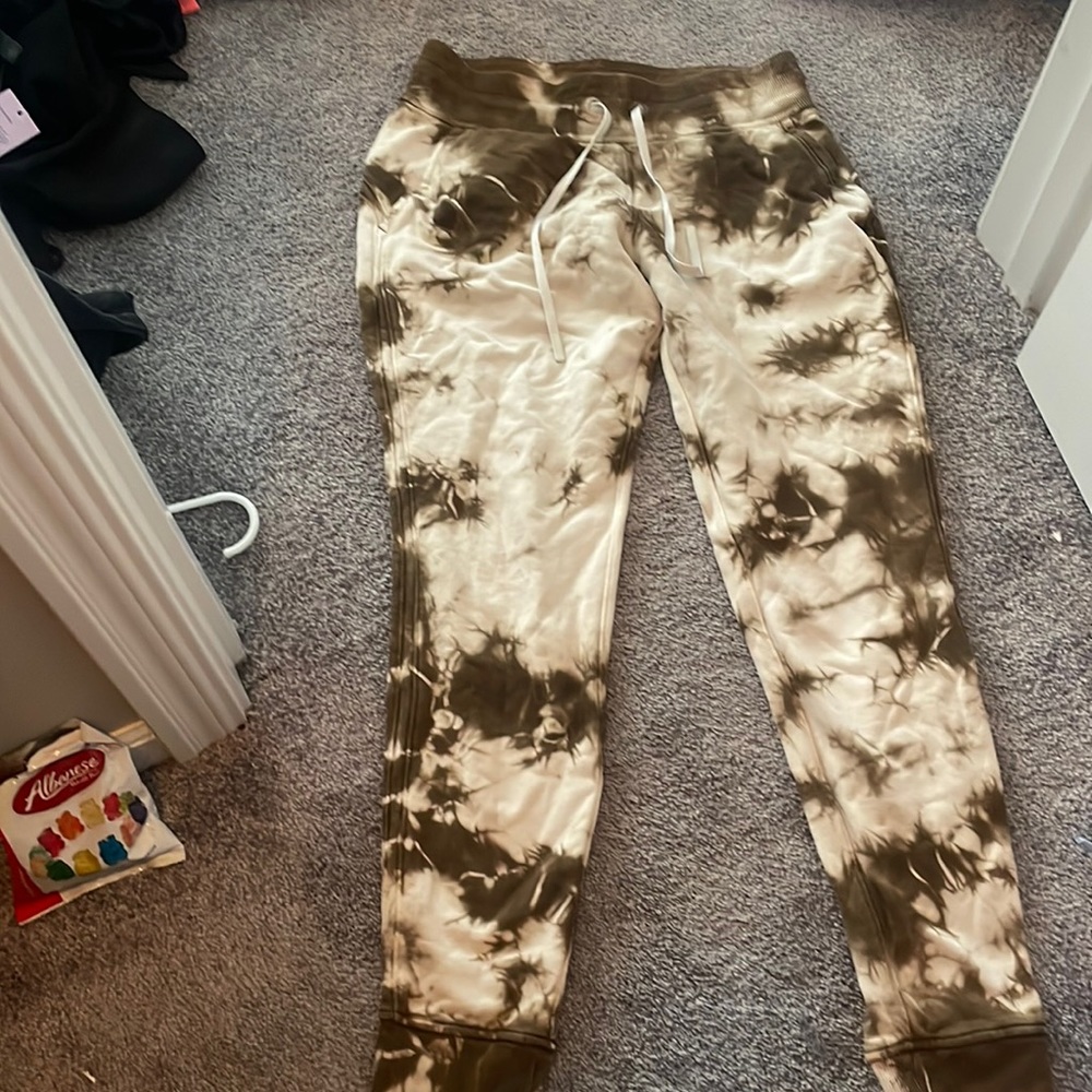 lulu sweats brown and cream